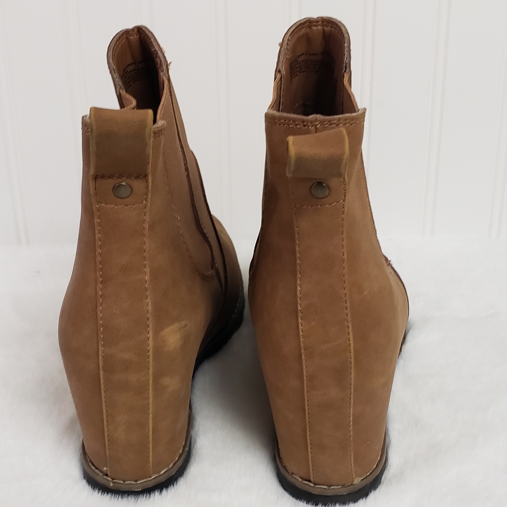 Universal Thread Amelia Booties Wedge Brown Sz 7.5 - image 3